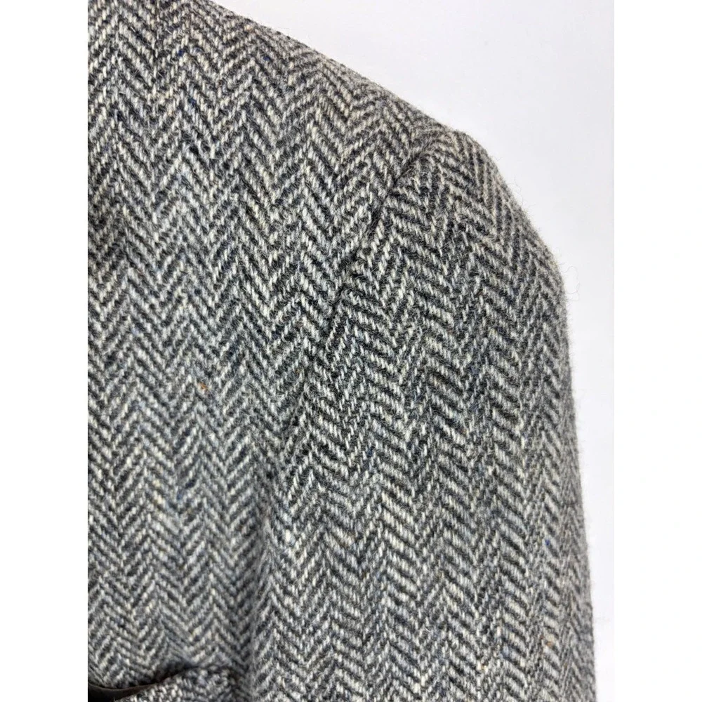 Harris Tweed shoulder hem